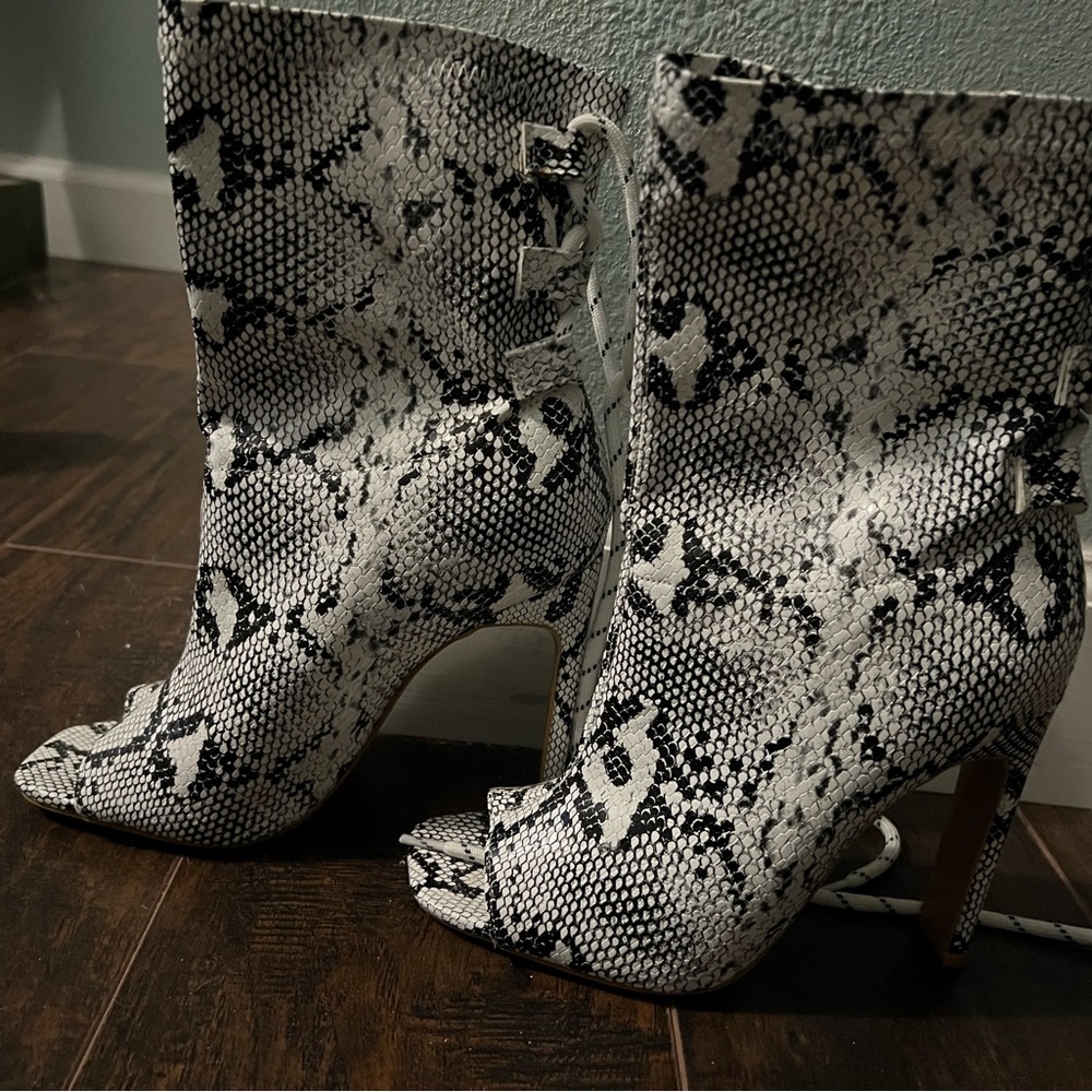 Fashion Nova snake skin booties!